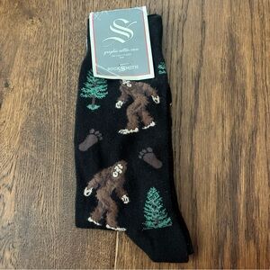Sock Smith Big Foot Graphic Cotton Crew Socks Novelty Nature Outdoor Camping NWT